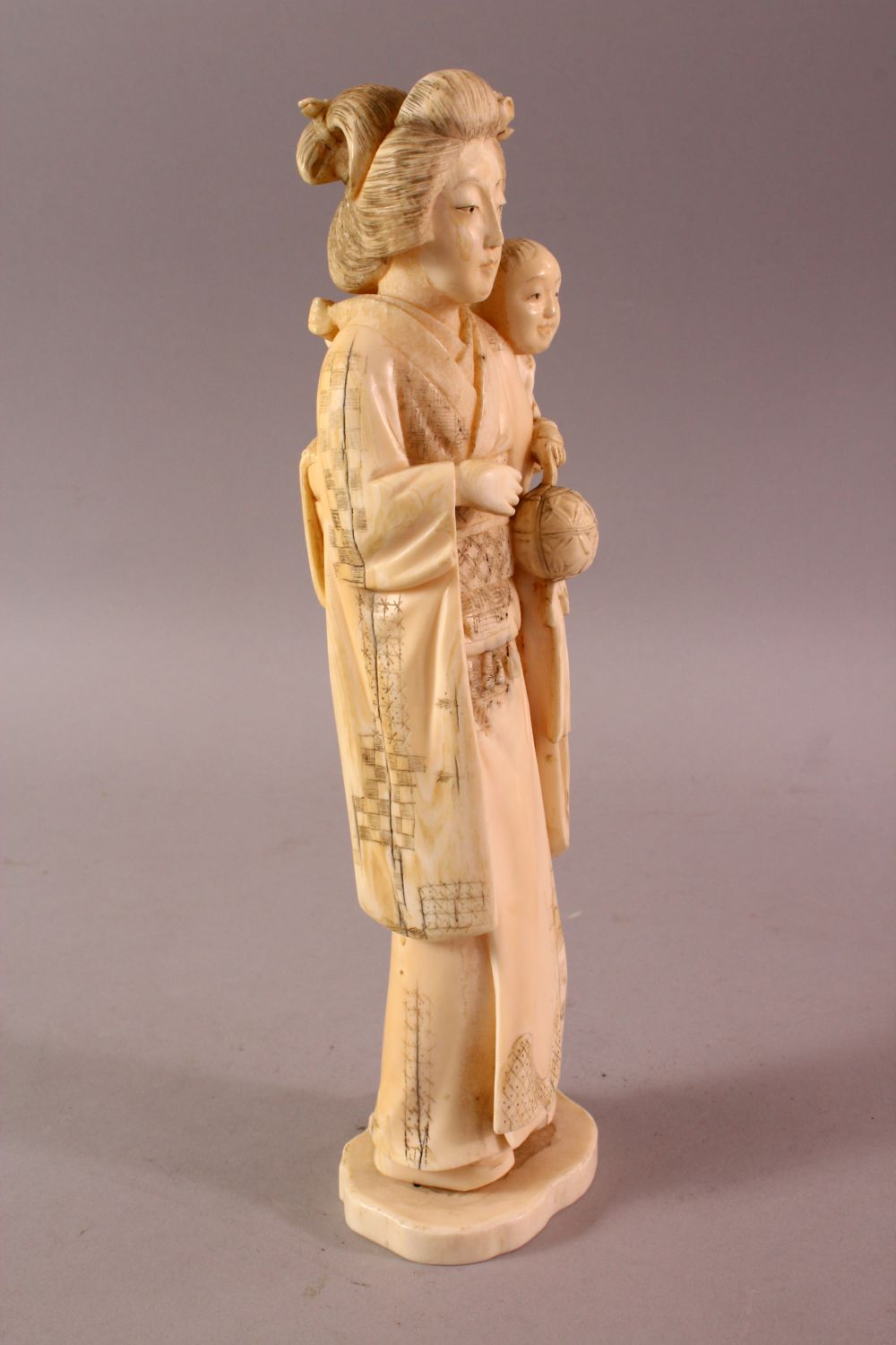 A LARGE JAPANESE MEIJI PERIOD CARVED IVORY OKIMONO - MOTHER AND CHILD, the mother stood holding - Image 3 of 7