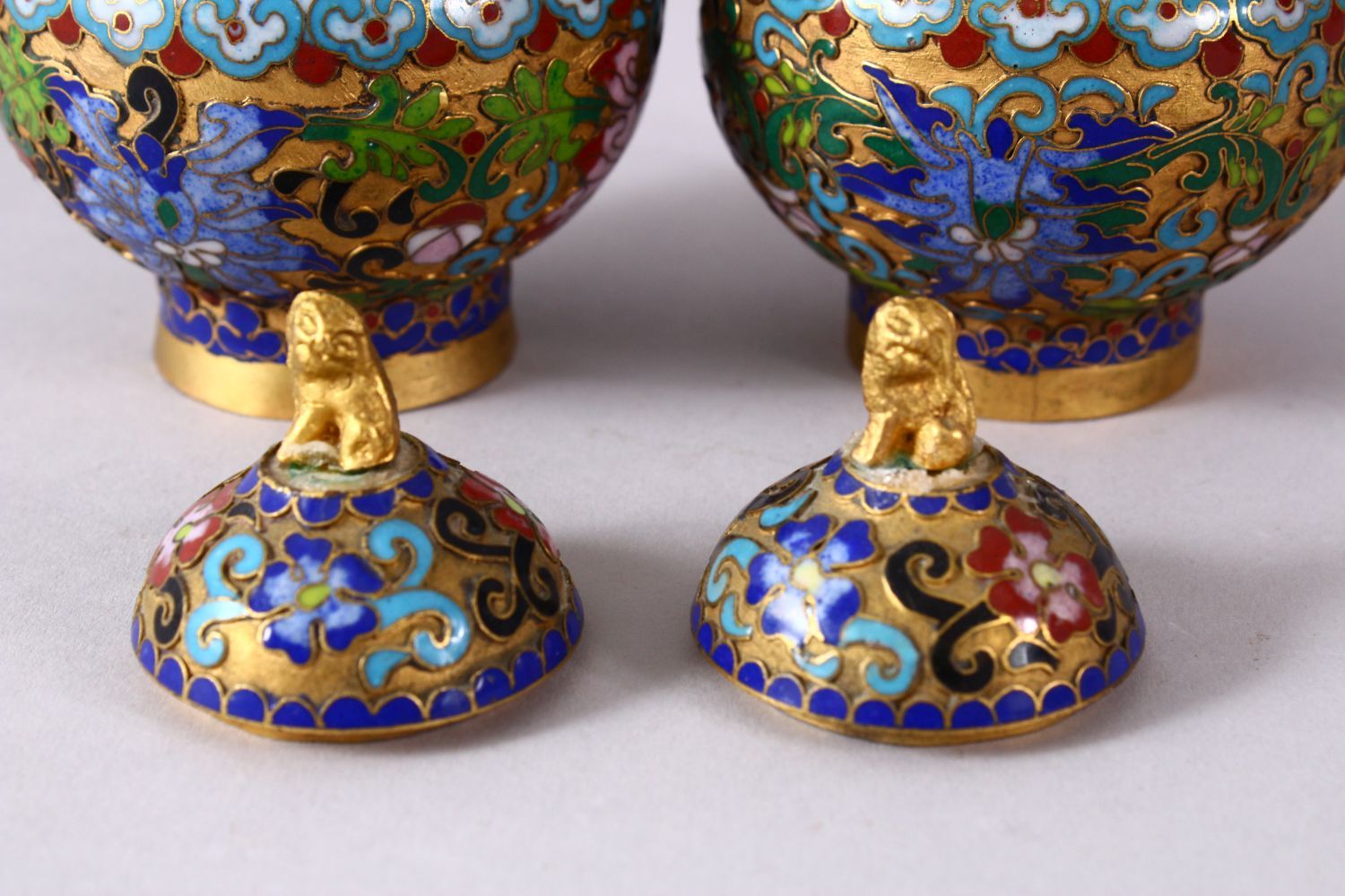 A PAIR CHINESE CLOISONNE JAR & COVERS, each decorated in similar style with raised enamel decoration - Image 5 of 6