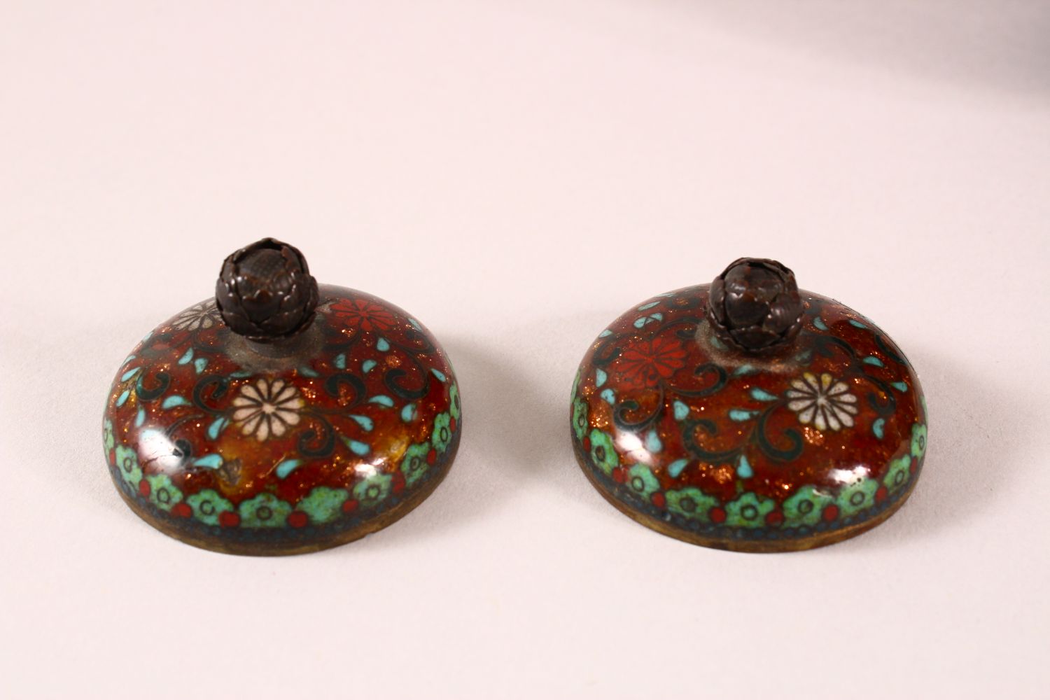 A PAIR OF CLOISONNE BULBOUS KOROS AND COVERS, the shouldered decorated with butterflies and - Image 5 of 6