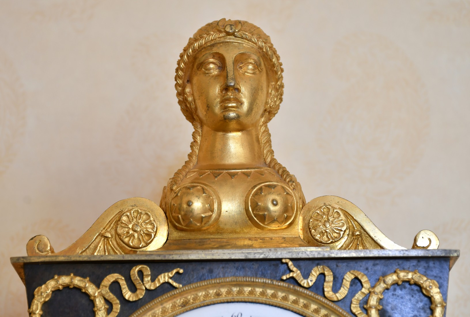 A SUPERB EMPIRE ORMOLU AND BRONZE CLOCK by CHOMIFIEU PARIS of Egyptian design with sphinx and claw - Image 3 of 3