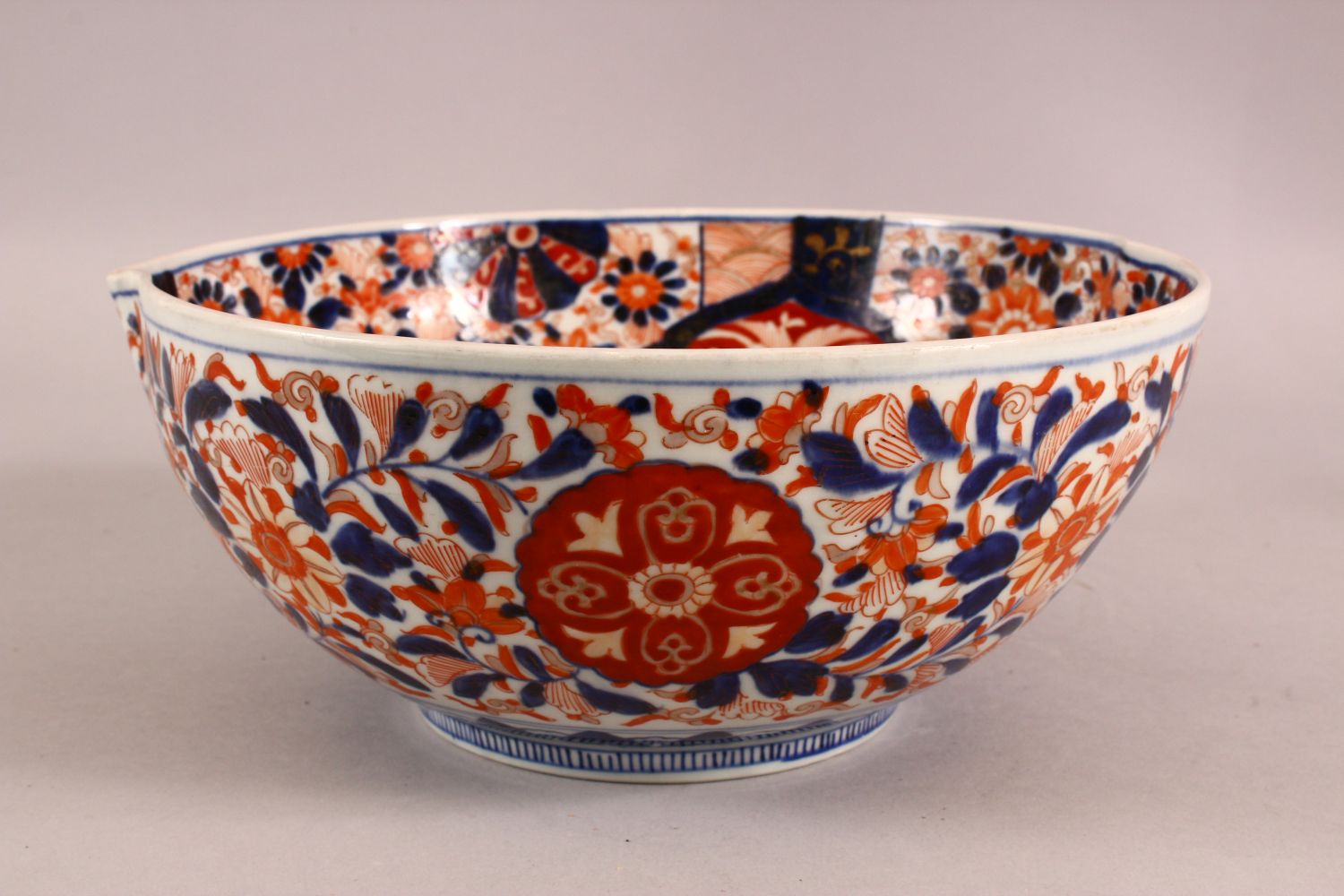 A JAPANESE MEIJI PERIOD IMARI PORCELAIN BOWL - decorated with typical imari palate -28cm diameter - Image 3 of 5