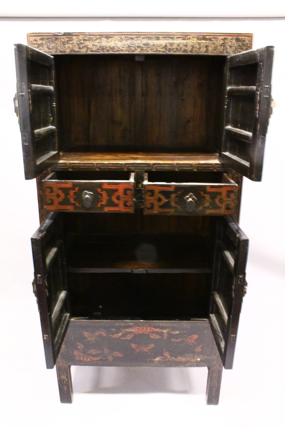 A LATE 18TH CENTURY CHINESE BLACK LACQUER 'HAT CHEST', SHANXI PROVINCE - Image 4 of 7