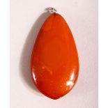 A LARGE 19TH CENTURY CHINESE CARVED AMBER DROP PENDANT - 6CM