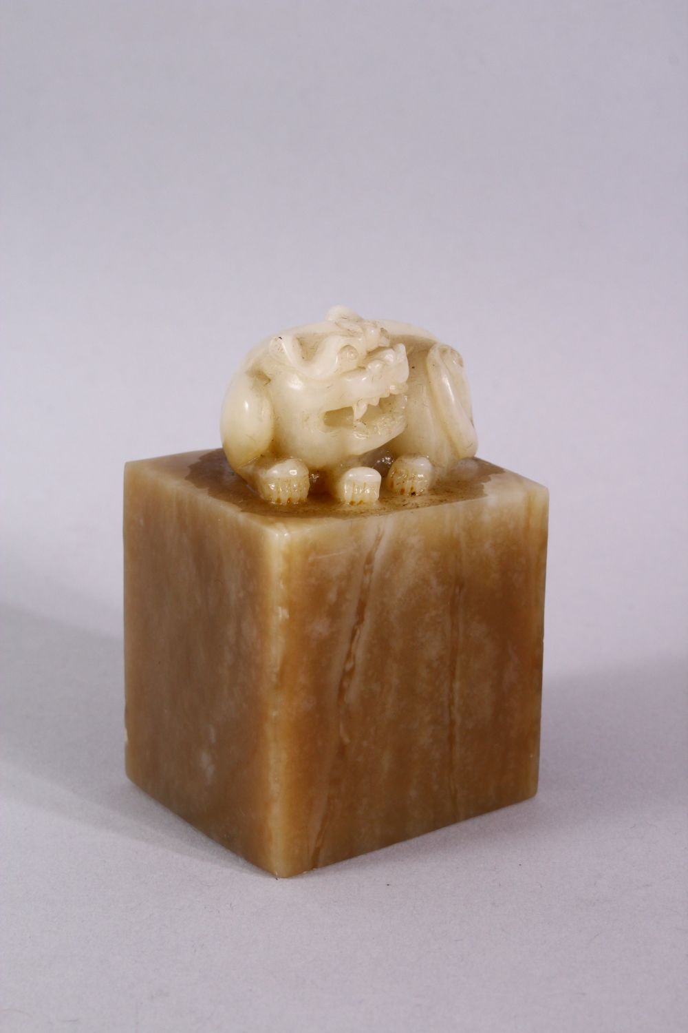 A GOOD CHINESE SOAPSTONE CARVING in the form of a dog of fo, 8cm high. - Image 2 of 5