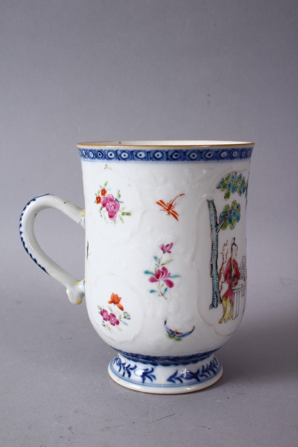 A 18TH / 19TH CENTURY QIANLONG FAMILLE ROSE PORCELAIN CUP, the body slightly moulded with panels - Image 3 of 3