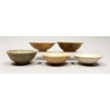 FIVE CHINESE POTTERY BOWLS.