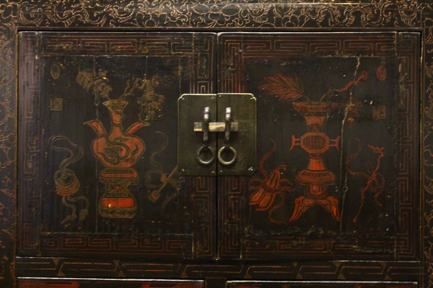 A LATE 18TH CENTURY CHINESE BLACK LACQUER 'HAT CHEST', SHANXI PROVINCE - Image 2 of 7