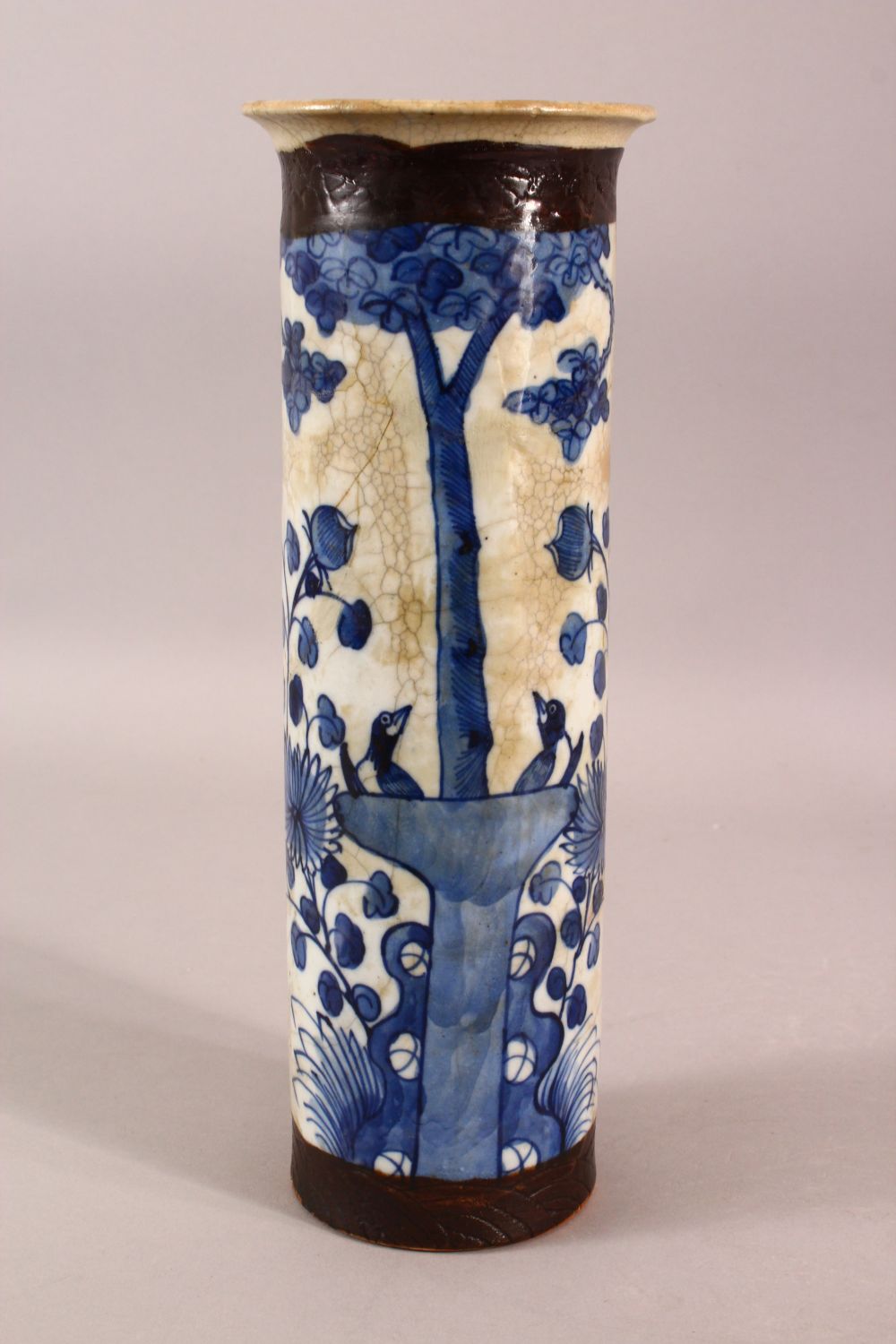 A 19TH CENTURY CHINESE BLUE & WHITE CRACKLE GLAZE SLEEVE VASE - decorated with birds, butterfly - Image 4 of 7