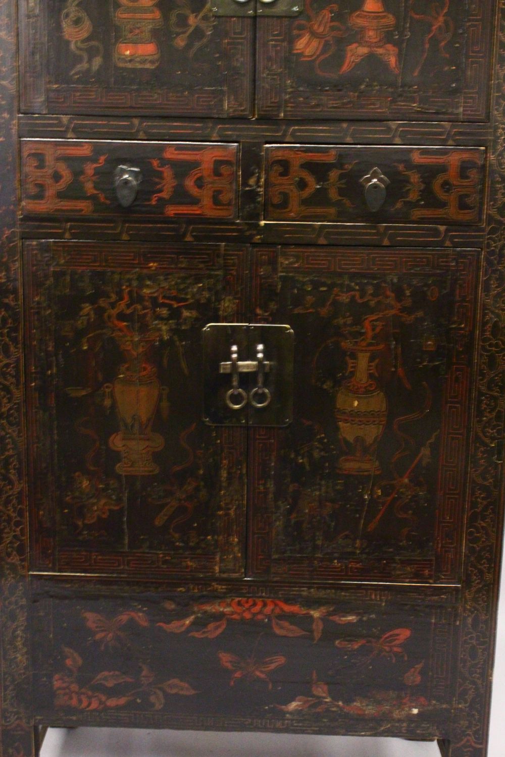 A LATE 18TH CENTURY CHINESE BLACK LACQUER 'HAT CHEST', SHANXI PROVINCE - Image 3 of 7