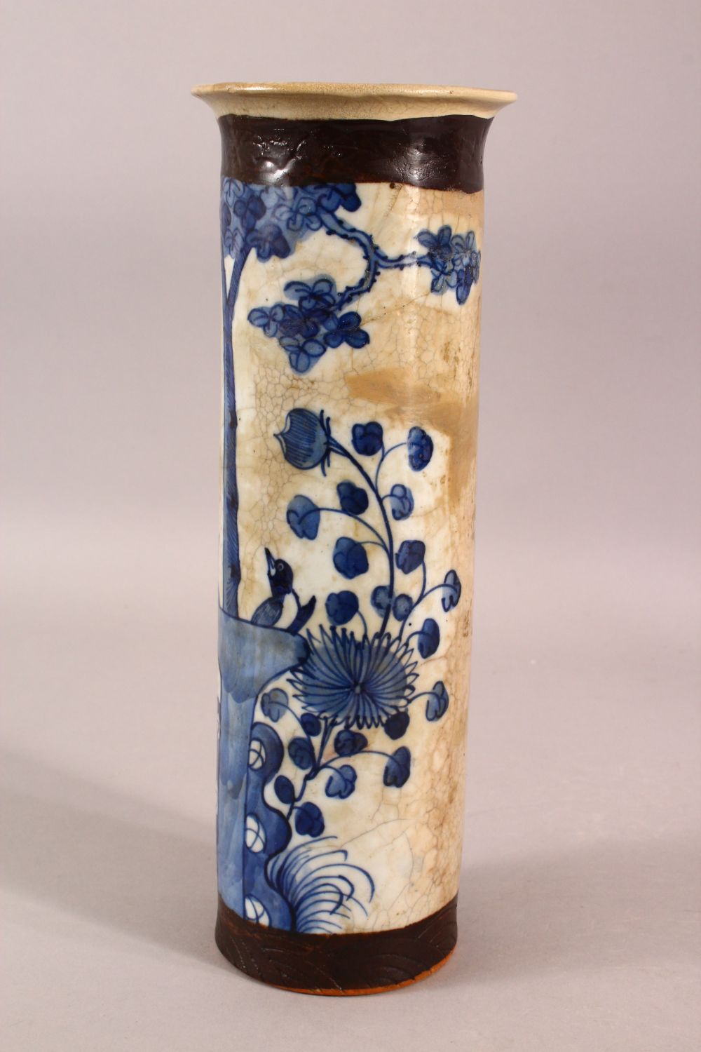 A 19TH CENTURY CHINESE BLUE & WHITE CRACKLE GLAZE SLEEVE VASE - decorated with birds, butterfly - Image 3 of 7