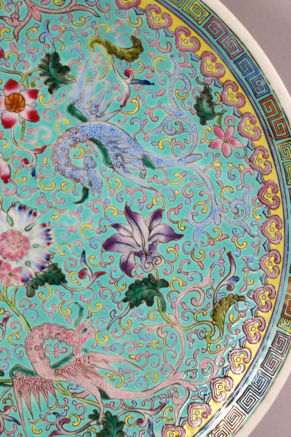 A CHINESE 20TH CENTURY POSS REPUBLIC FAMILLE ROSE PORCELAIN DISH - decorated with a turquoise ground - Image 4 of 7