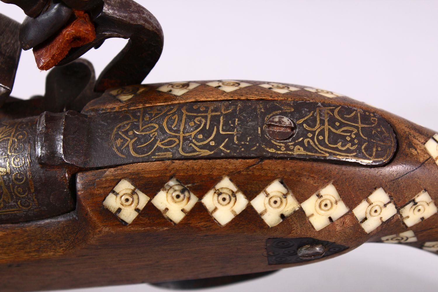 A 19TH CENTURY PERSIAN QAJAR FLINTLOCK PISTOL, with a very fine signed gold inlaid steel barrel, - Image 5 of 9