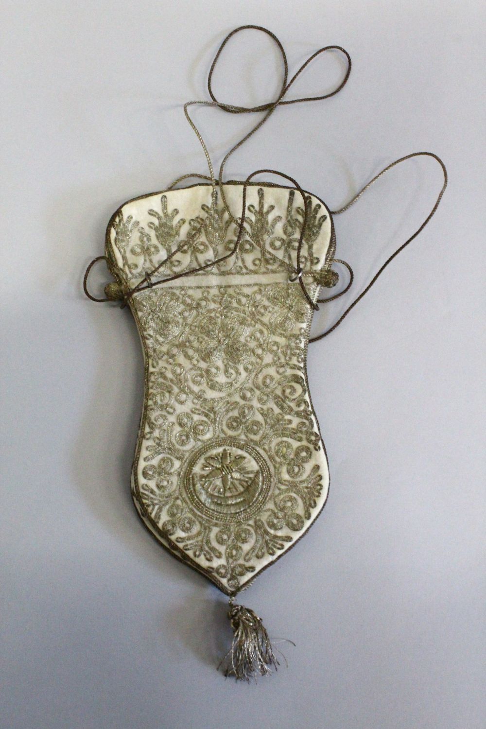 AN ALGERIAN / OTTOMAN GOLD THREAD EMBROIDERED PURSE / SMALL BAG, Circa 1900, with silk lining and - Image 3 of 4