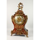 A GOOD LARGE 19TH CENTURY BOULLE CLOCK, tortoiseshell, circular dial, black and white Roman