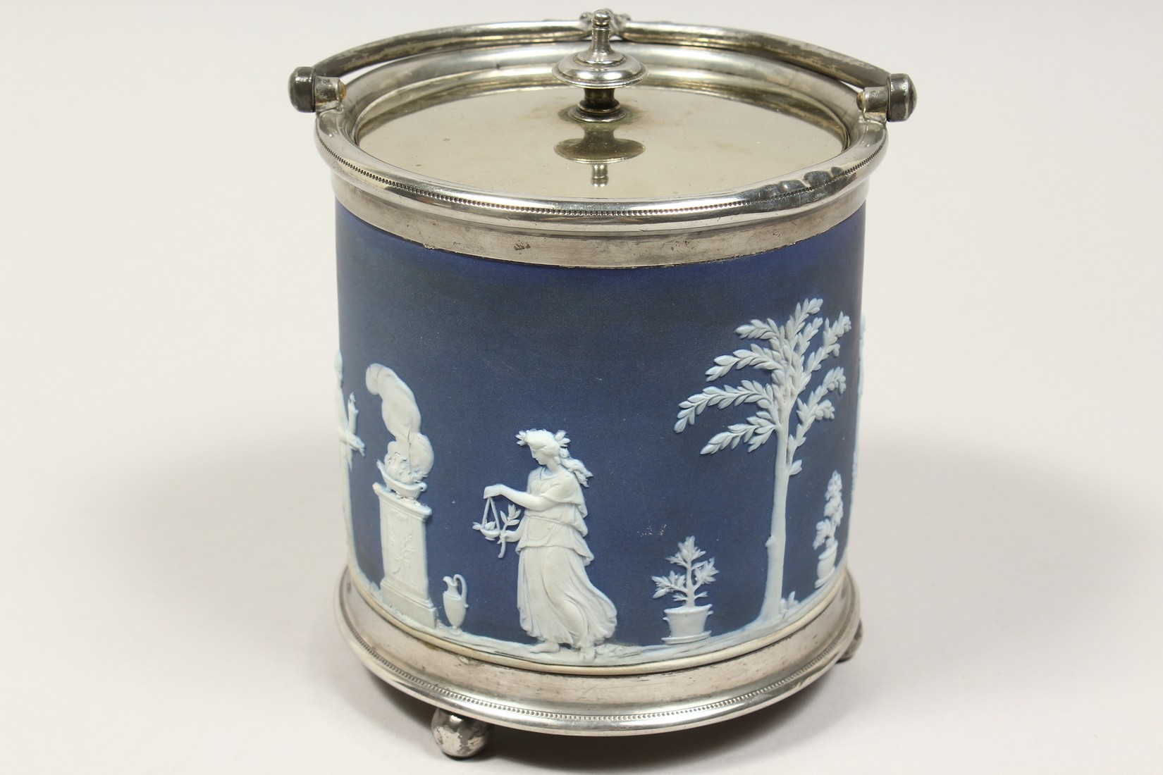 A WEDGWOOD BLUE AND WHITE JASPER WARE BISCUIT BARREL. - Image 3 of 9