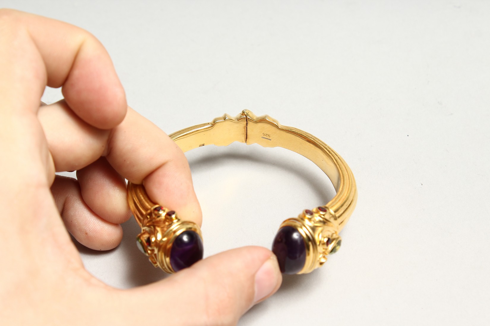 A GOOD TORQUE STYLE SPRING GILDED SILVER BANGLE, set with a pair of cabochon amethysts, two pear - Image 9 of 10