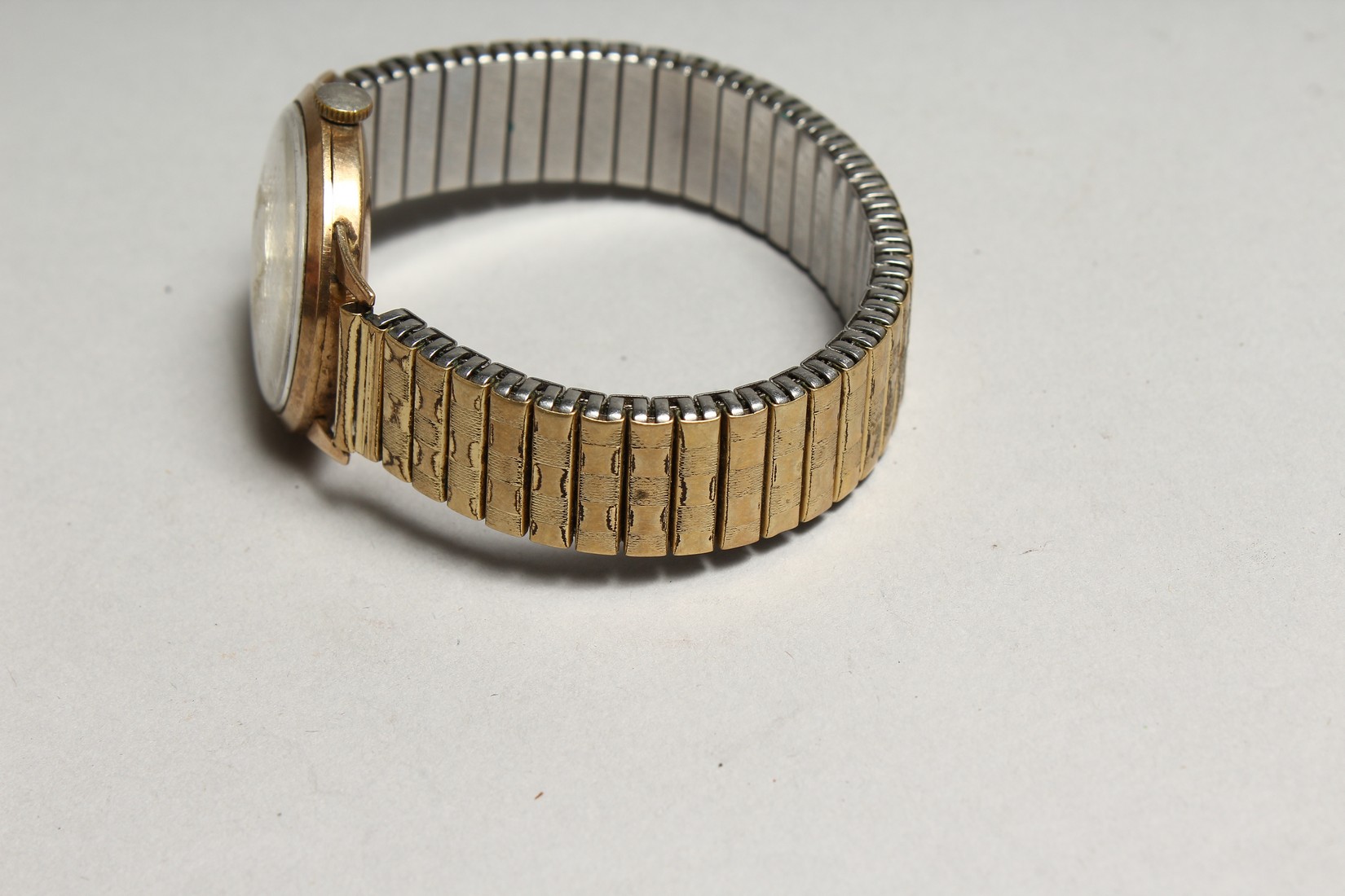 A 9CT GOLD TUDOR ROLEX WRISTWATCH with fixo-flex bracelet. - Image 4 of 6