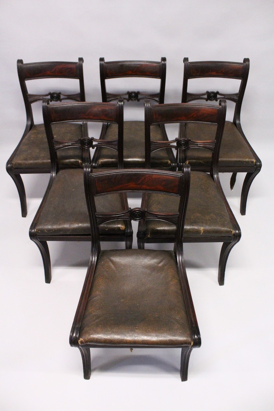 A GOOD SET OF SIX REGENCY MAHOGANY DINING CHAIRS, reeded frames, sabre legs and drop in seats - Image 2 of 5