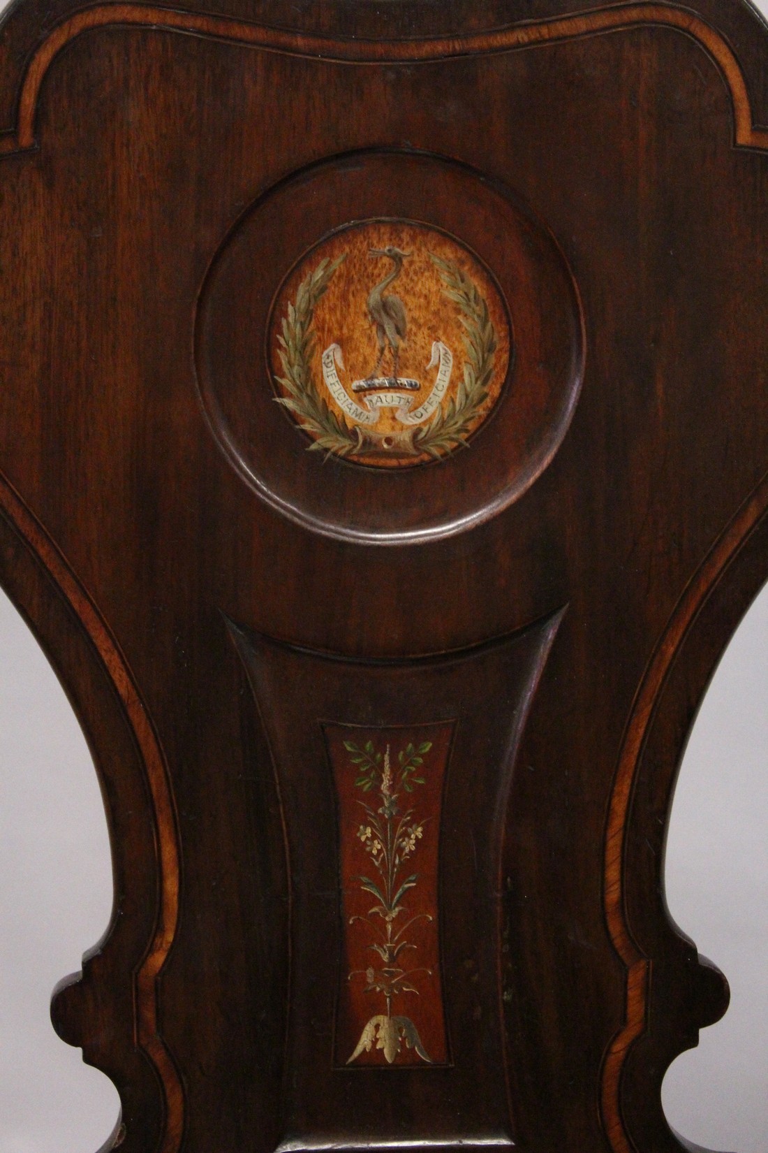 A GOOD PAIR OF REGENCY MAHOGANY HALL CHAIRS with shaped backs with painted crest, solid seats - Image 4 of 8