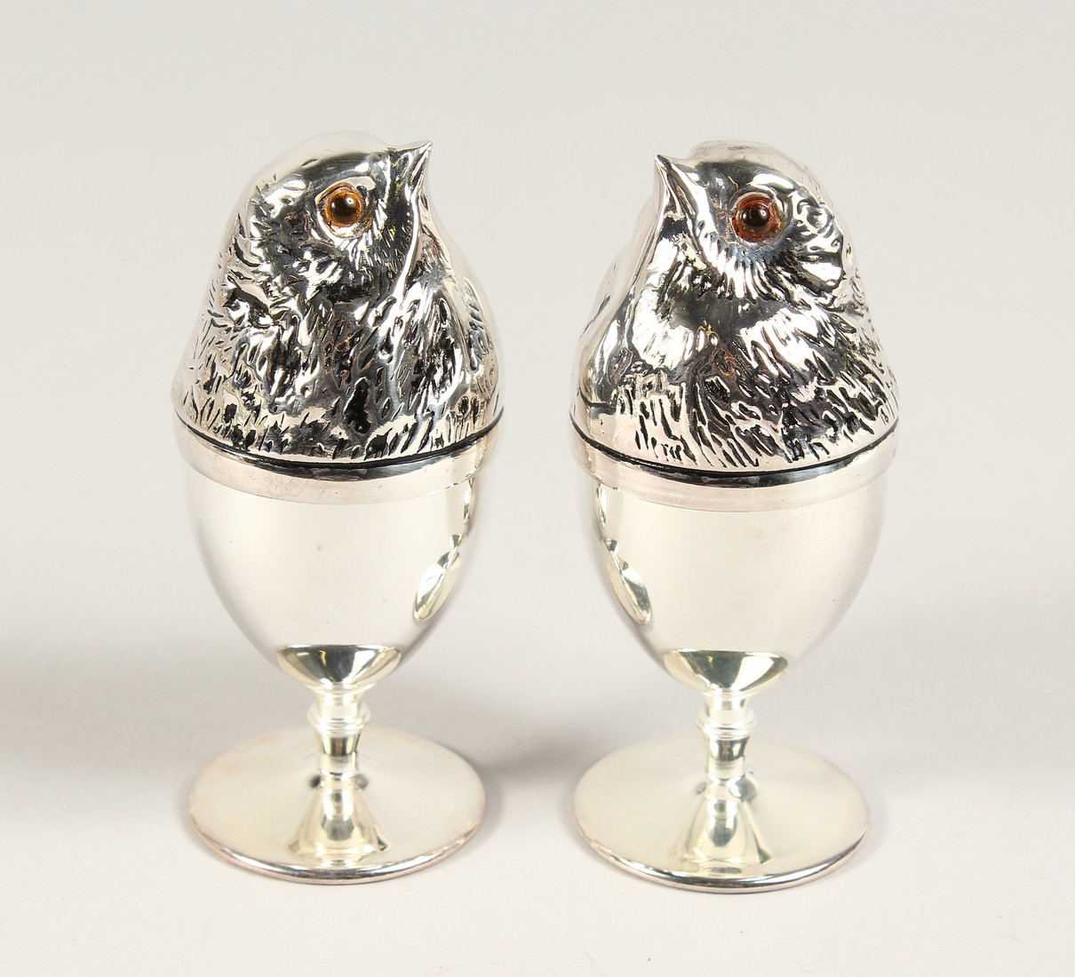 A PAIR OF SILVER PLATE CHICK EGG CUFF LINKS