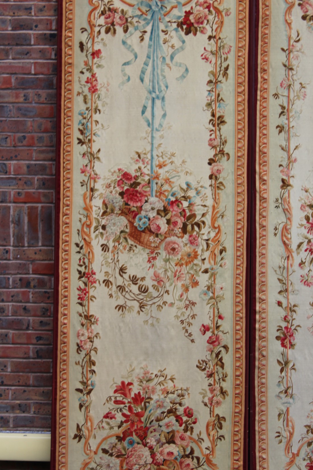 A GOOD LARGE EARLY/MID 20TH CENTURY BRUSSELS NEEDLEWORK PANEL, cream ground, decoration with a - Image 6 of 6