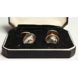 A PAIR OF `ESSEX CRYSTAL' CUFFLINKS, depicting dogs.