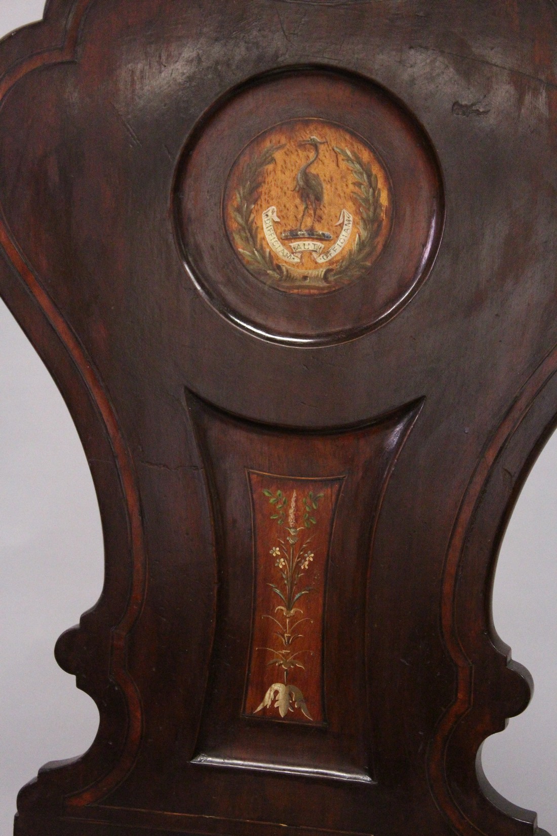 A GOOD PAIR OF REGENCY MAHOGANY HALL CHAIRS with shaped backs with painted crest, solid seats - Image 5 of 8