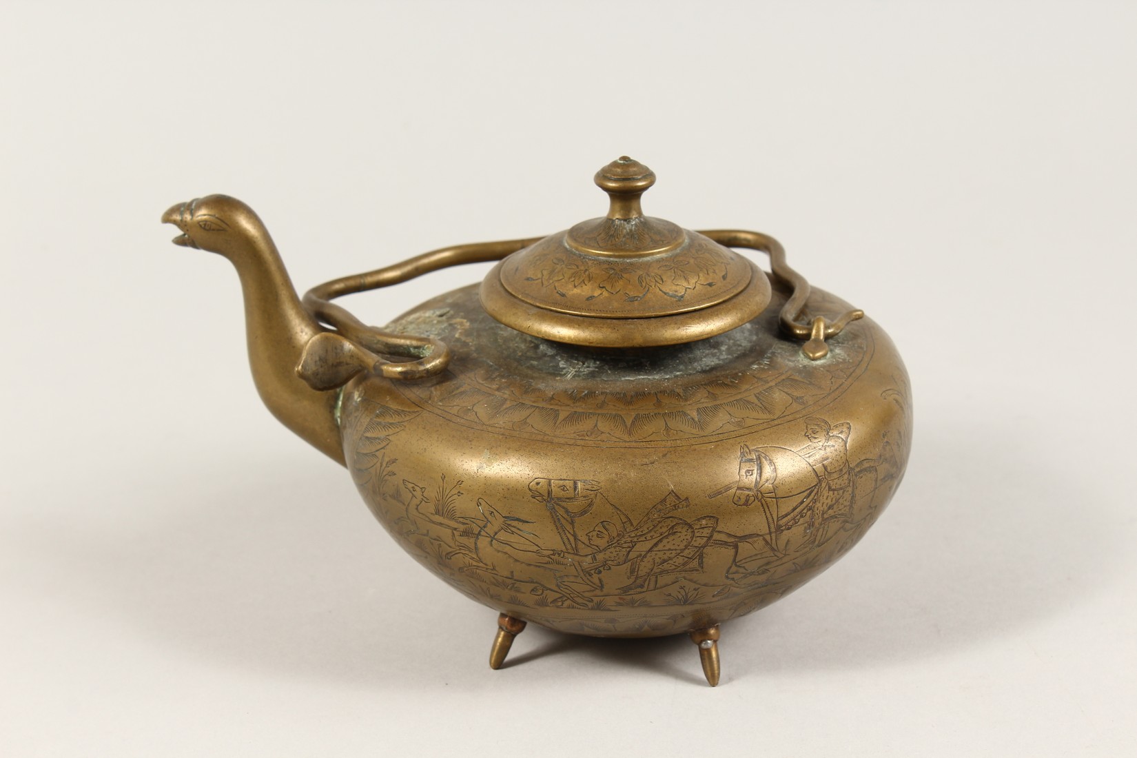 AN ENGRAVED MIDDLE EASTERN CIRCULAR KETTLE - Image 3 of 5