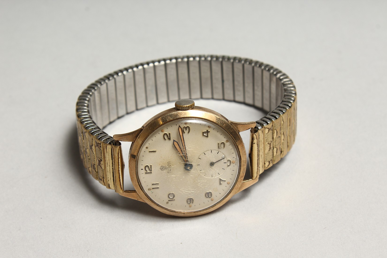 A 9CT GOLD TUDOR ROLEX WRISTWATCH with fixo-flex bracelet. - Image 3 of 6