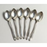 A SET OF 6 SILVER TEASPOONS Sheffield, 1932 Maker E.V.