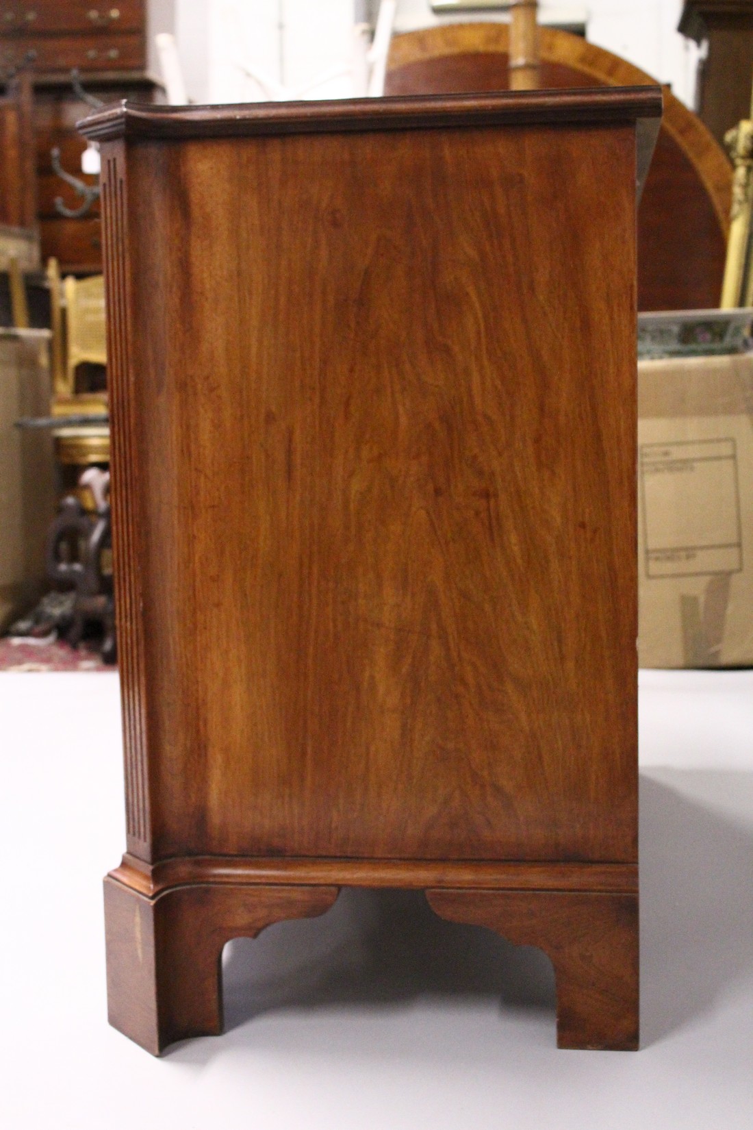 A GEORGE III DESIGN SERPENTINE FRONTED MAHOGANY COMMODE with four graduated long drawers, fluted - Image 4 of 6