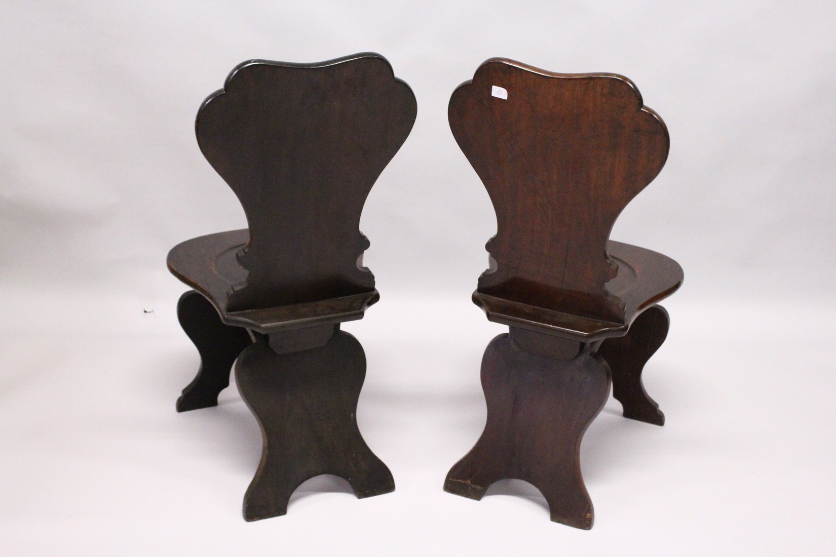 A GOOD PAIR OF REGENCY MAHOGANY HALL CHAIRS with shaped backs with painted crest, solid seats - Image 8 of 8