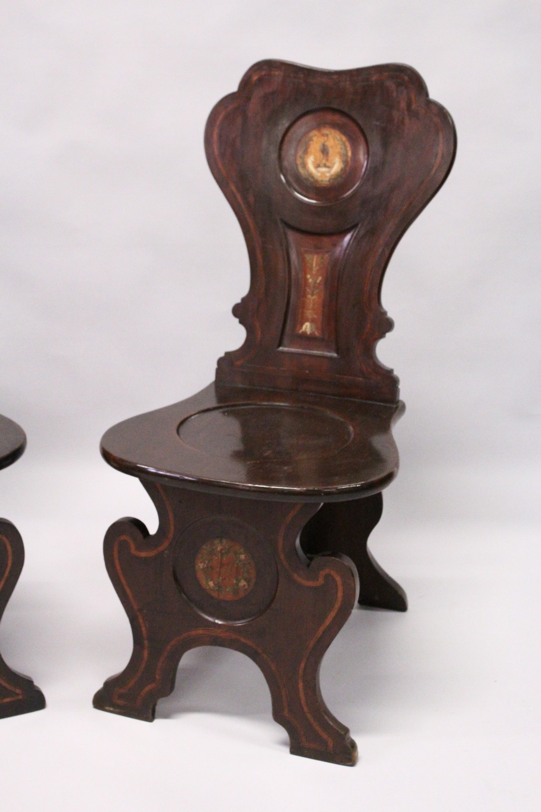 A GOOD PAIR OF REGENCY MAHOGANY HALL CHAIRS with shaped backs with painted crest, solid seats - Image 3 of 8