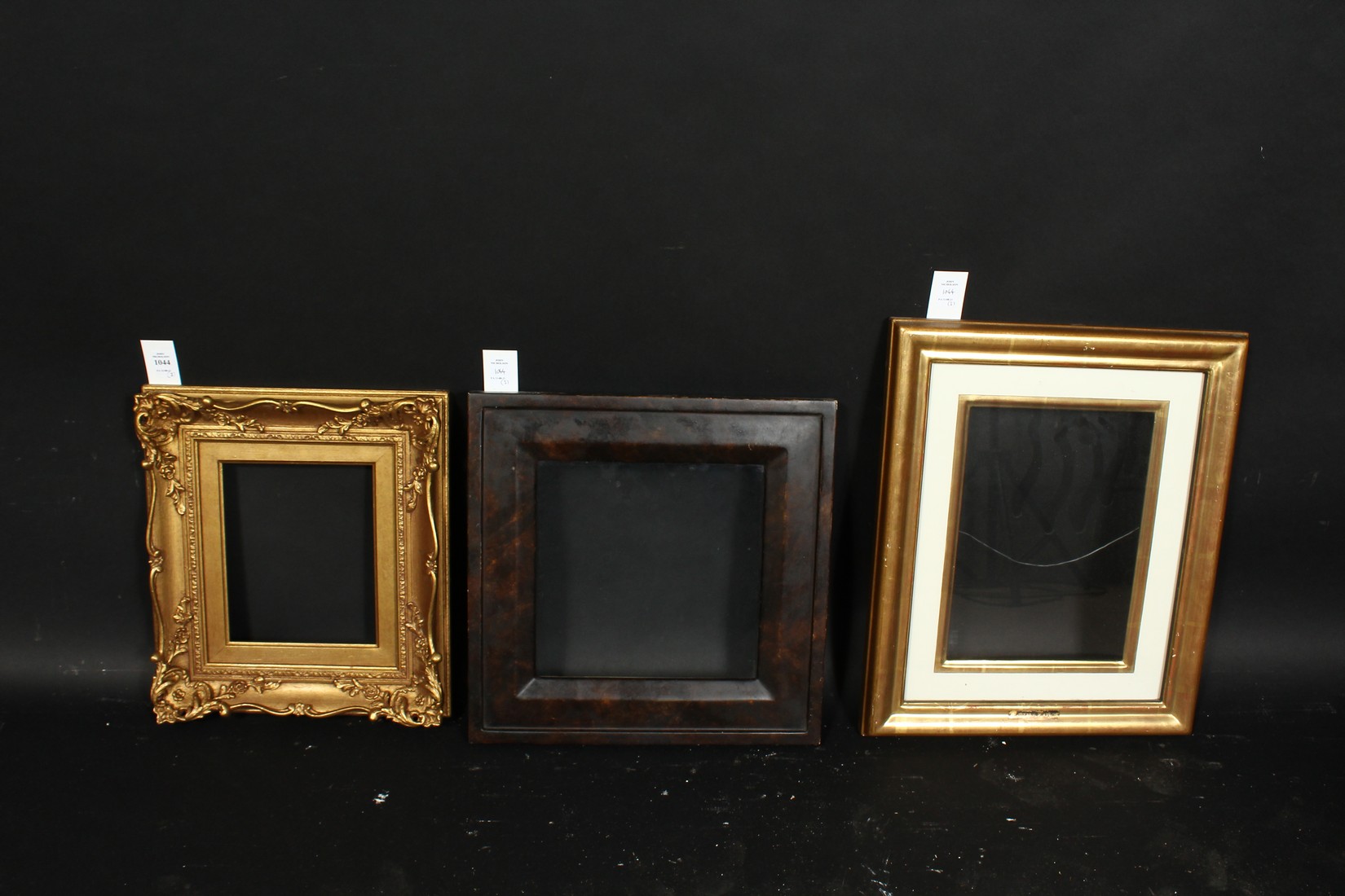 A group of three 20th century frames, rebate sizes 6.5 x 8 , 16.5xm x 20cm, 8.5 x 11.5 , 21.5cm x - Image 3 of 4