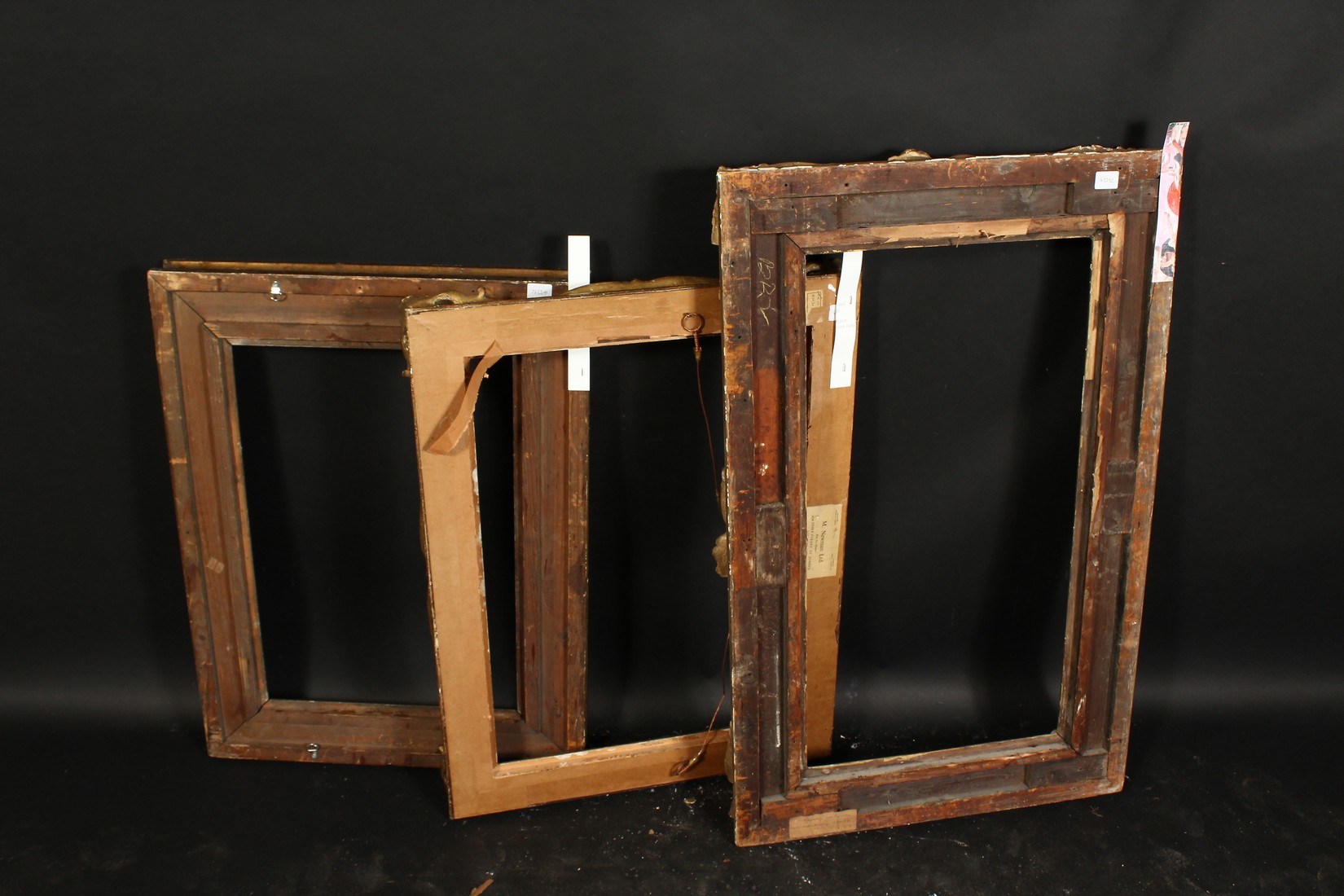 A group of three various 19th century and later frames, rebate sizes 16 x 23 , 40.5cm x 59cm, 16 x - Image 3 of 3