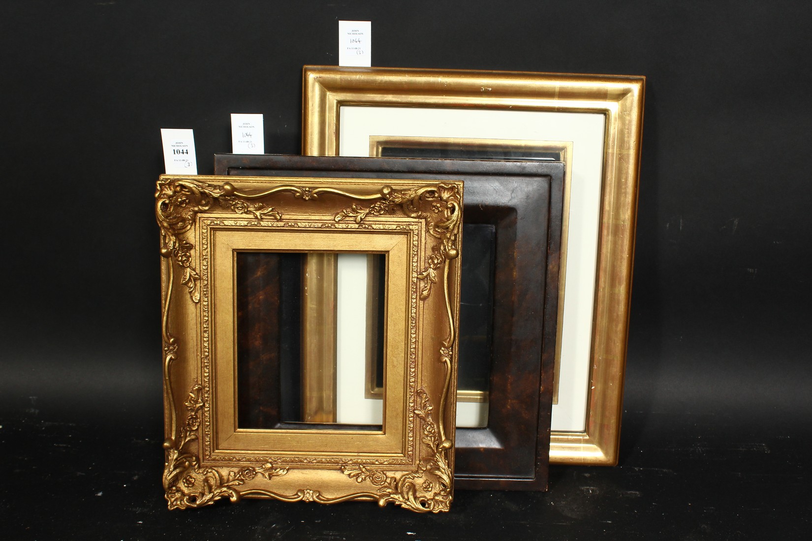 A group of three 20th century frames, rebate sizes 6.5 x 8 , 16.5xm x 20cm, 8.5 x 11.5 , 21.5cm x - Image 2 of 4