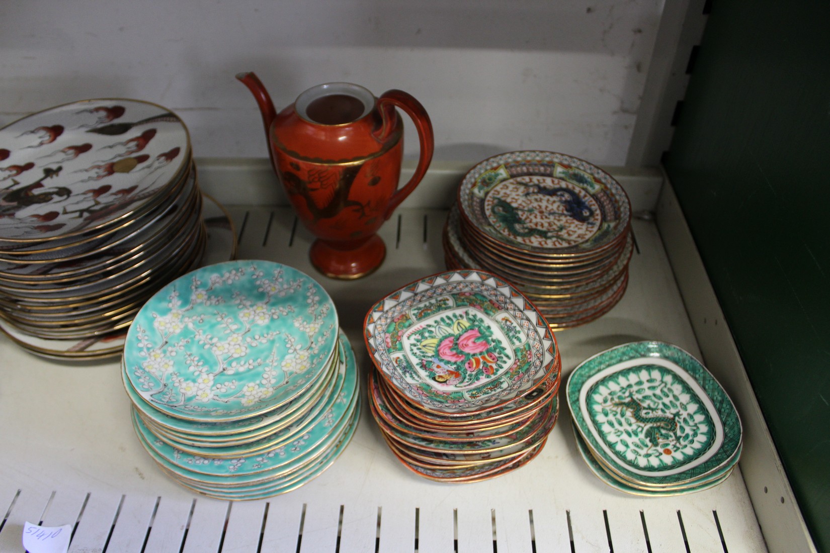 A shelf of oriental china. - Image 2 of 3