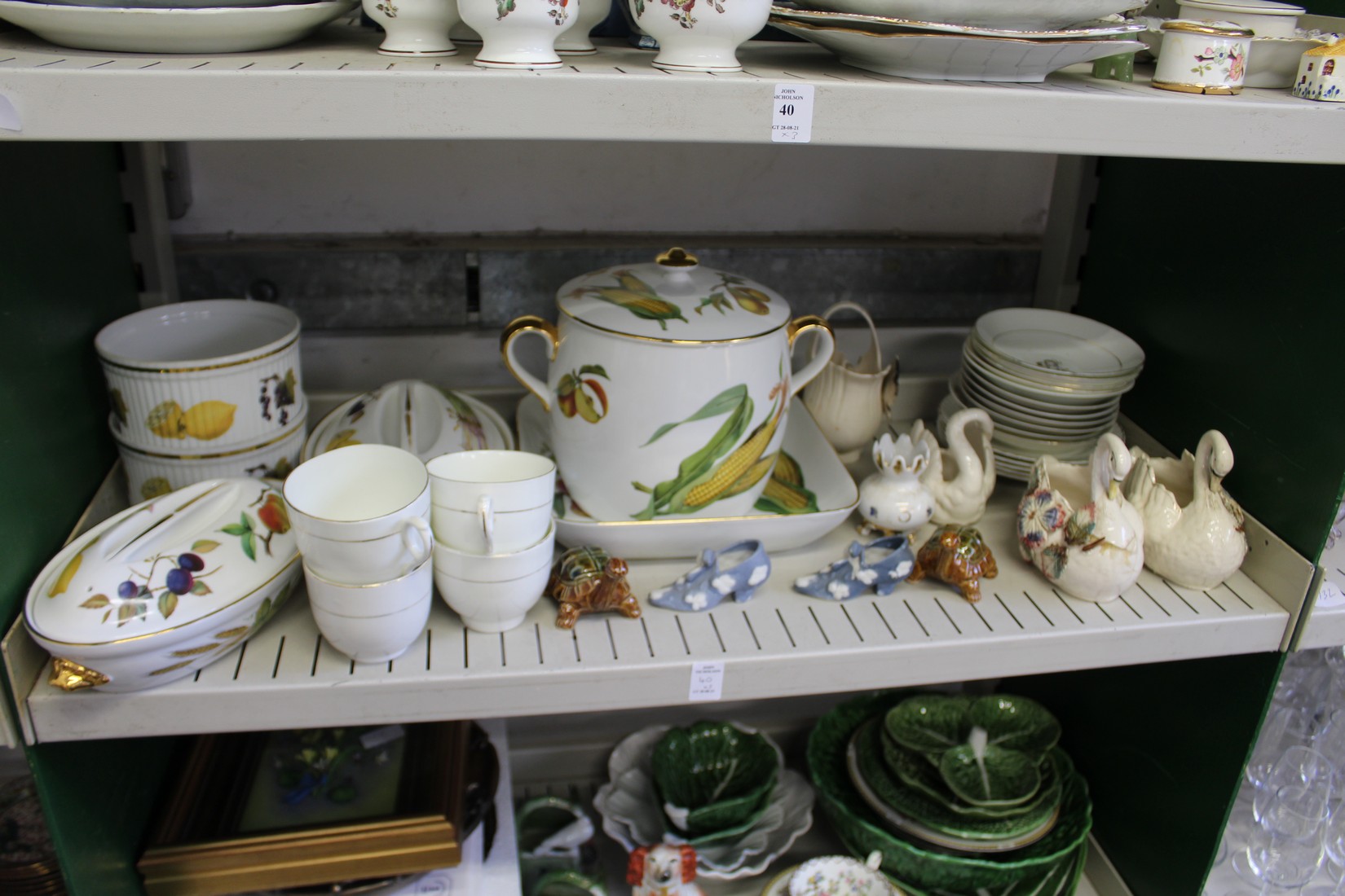 A quantity of household and decorative china to include Royal Worcester Evesham. - Image 3 of 4