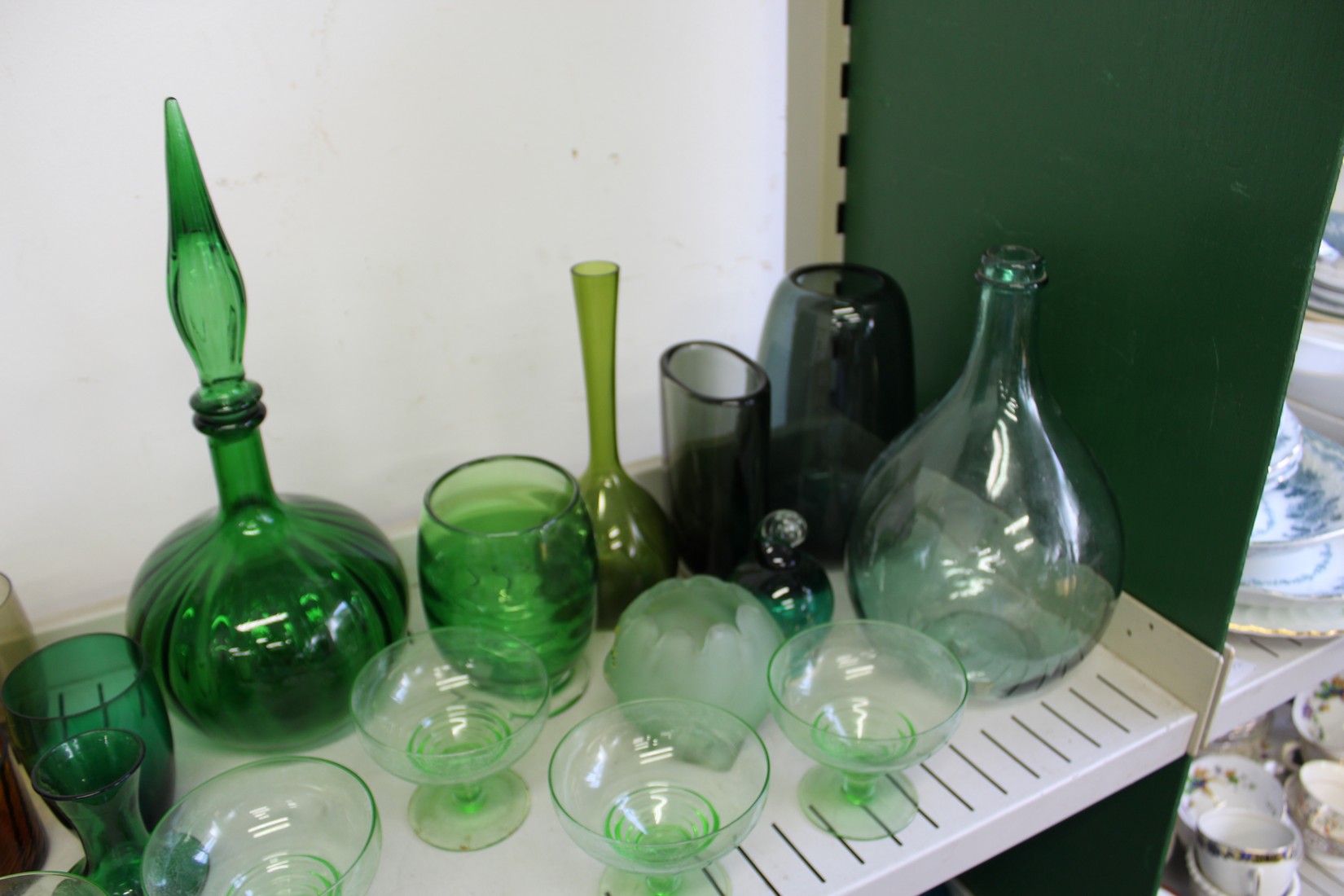 A quantity of colourful glassware. - Image 3 of 6