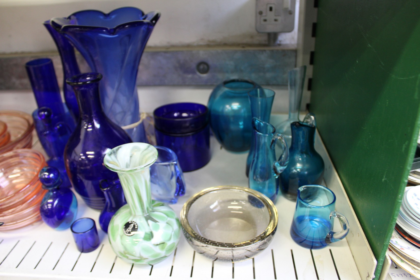 A quantity of colourful glassware. - Image 6 of 6