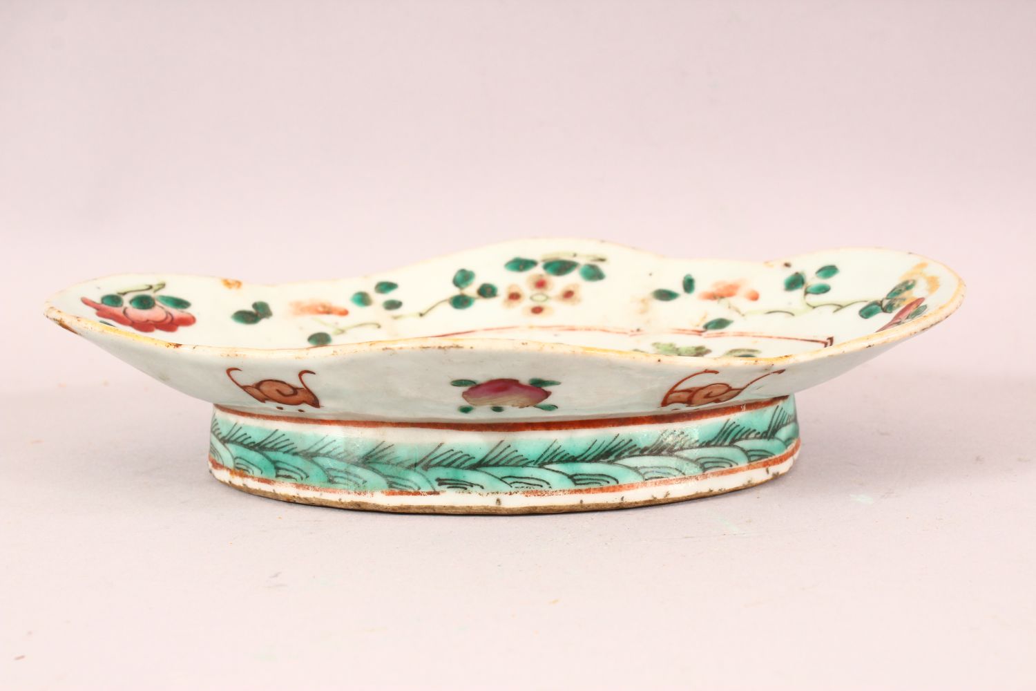 THREE CHINESE FAMILLE ROSE PORCELAIN ITEMS, comprising a plate, dish & wall pocket (3) - Image 2 of 9