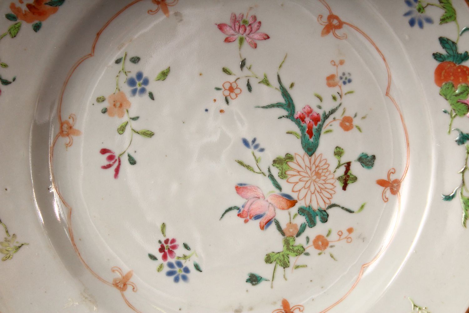 A PAIR OF 18TH CENTURY CHINESE FAMILLE ROSE PORCELAIN PLATES - each decorated with native floral - Image 2 of 4