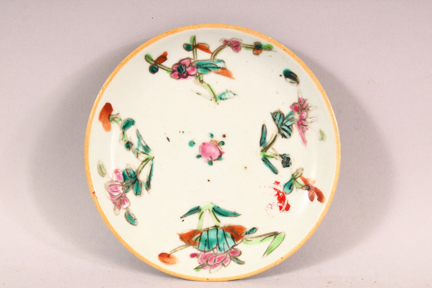 THREE CHINESE FAMILLE ROSE PORCELAIN ITEMS, comprising a plate, dish & wall pocket (3) - Image 5 of 9