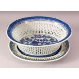 AN 18TH / 19TH CENTURY CHINESE BLUE & WHITE PORCELAIN OPENWORK BASKET & STAND, both sections with