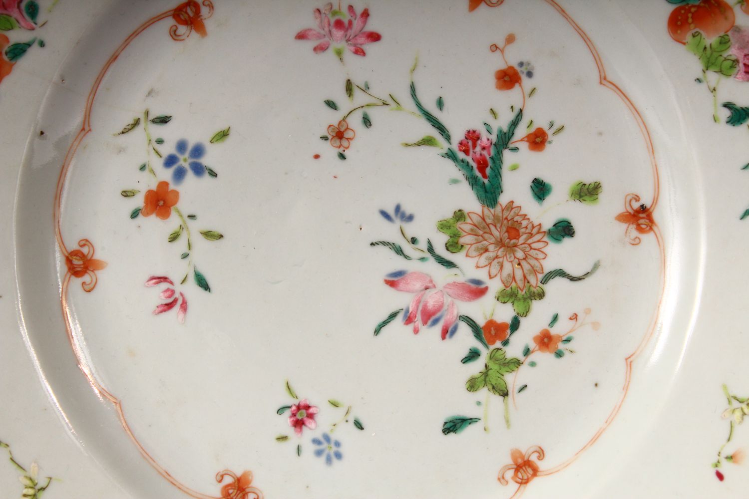 A PAIR OF 18TH CENTURY CHINESE FAMILLE ROSE PORCELAIN PLATES - each decorated with native floral - Image 3 of 4