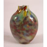A CHINESE MULTI COLOURED GLASS SNUFF BOTTLE - 5CM