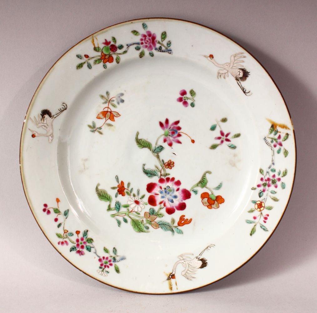 AN 18TH CENTURY CHINESE FAMILLE ROSE PORCELAIN PLATE - decorated with native floral decoration and