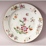 AN 18TH CENTURY CHINESE FAMILLE ROSE PORCELAIN PLATE - decorated with native floral decoration and