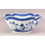 AN 18TH / 19TH CENTURY CHINESE BLUE & WHITE PORCELAIN BOWL, of quatrefoil form, decorated with