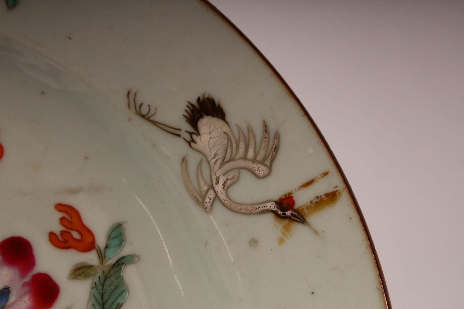 AN 18TH CENTURY CHINESE FAMILLE ROSE PORCELAIN PLATE - decorated with native floral decoration and - Image 3 of 7